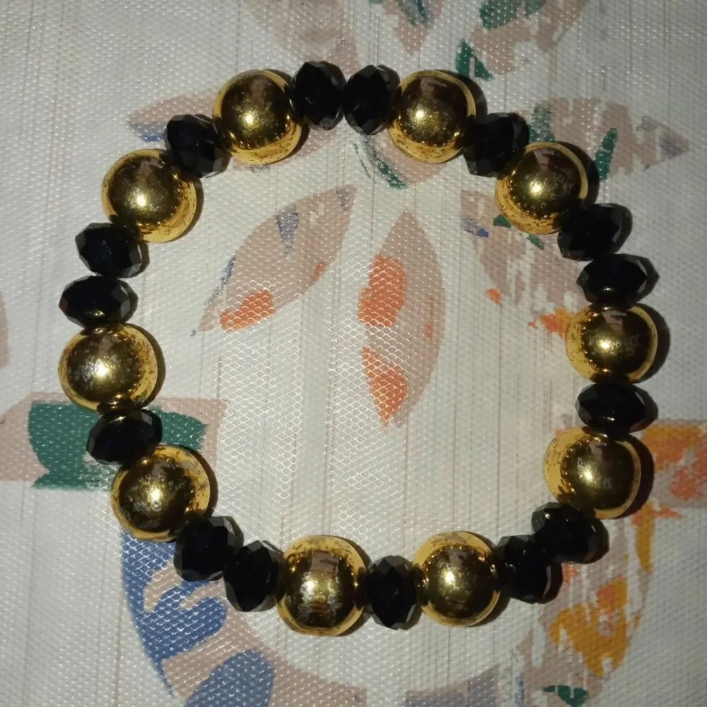 One gold&blk bracelet without charm